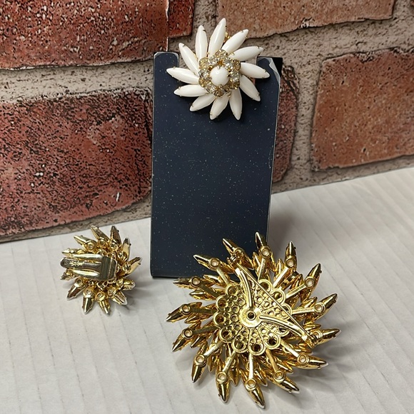 Judy Lee Navette White Milk Glass & Rhinestones Swirl Brooch w/set of earrings - Picture 8 of 17